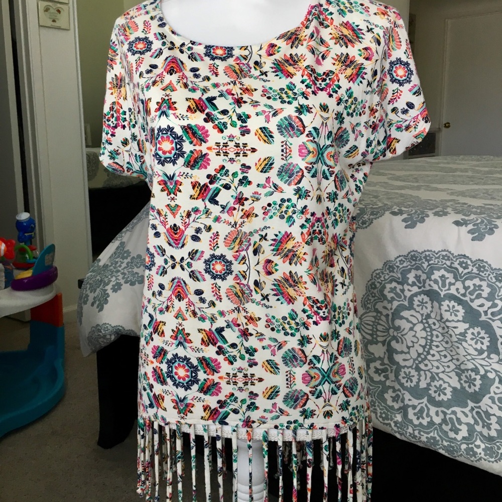 Red Camel (M) Hi-low hem boho shirt with tassels.